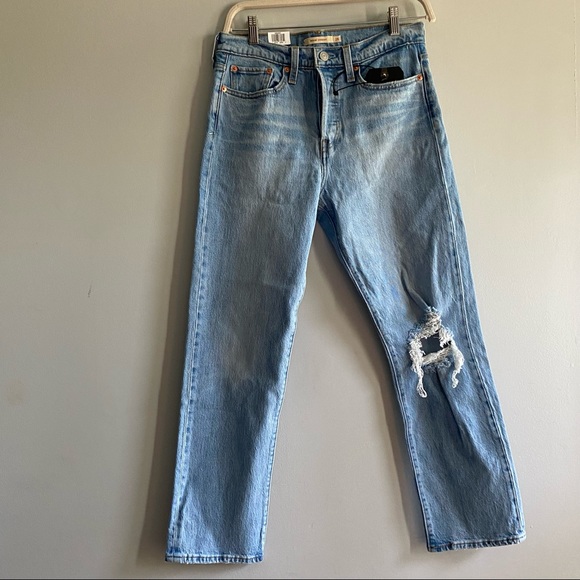 LEVI'S
Wedgie High-Rise Distressed Straight Ankle Jeans size 28 x 28 New - Picture 8 of 9